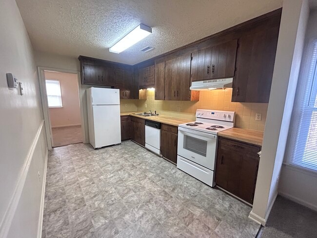 1 Bedroom Small - Kitchen