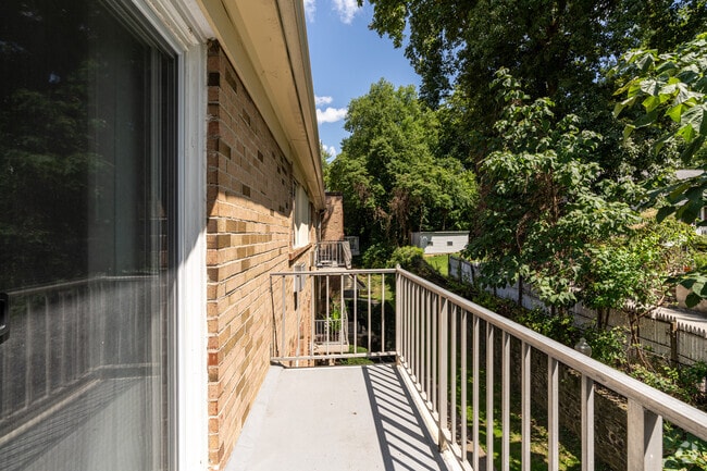 1BR, 1BA - 750SF - Terrace