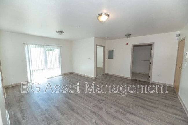 Photo - 1459 MacArthur Blvd Unit 13