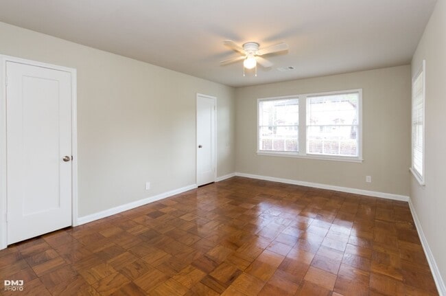 Photo - 2558 Broadway