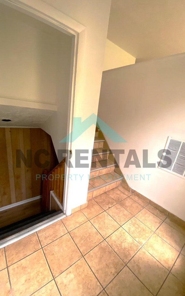 Photo - 730 Motor Rd