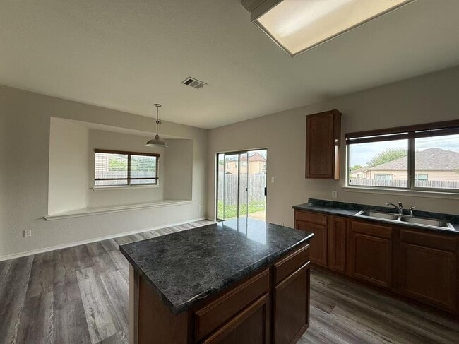 Building Photo - 1722 E Mesa Park Dr Rental