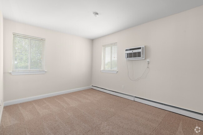 2BR, 1BA - 750SF - Bedroom