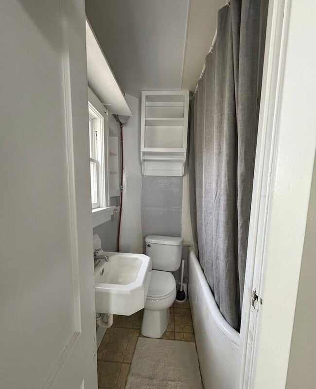 Photo - Cozy 1 Bedroom Apartment close to Aggieville!