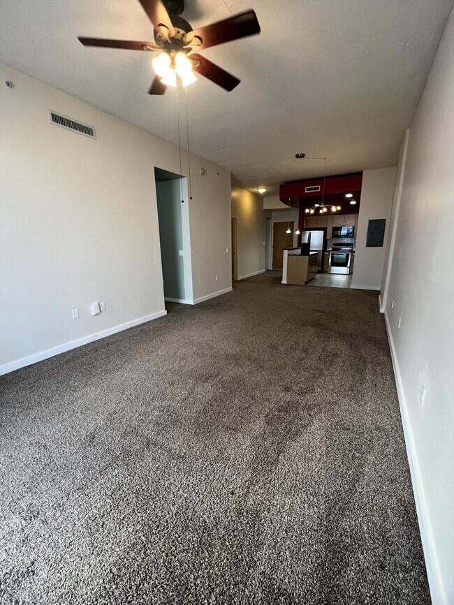 Building Photo - 300 S Australian Ave Unit 810 Rental