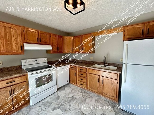 Photo - 704 N Harrington Ave