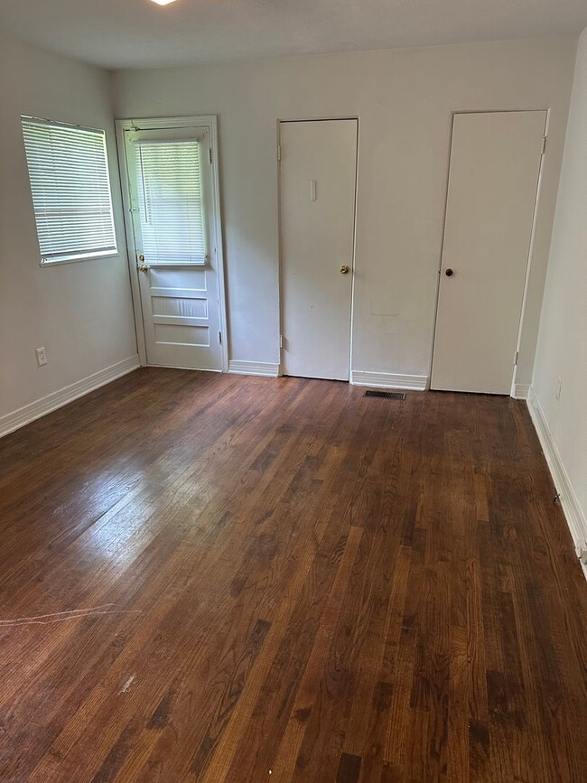 Photo - 405 Meadow Moss Rd