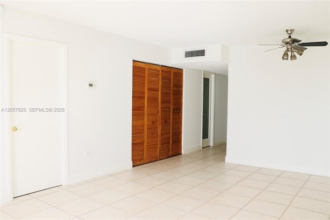 Building Photo - 6900 Bay Dr Unit 4A