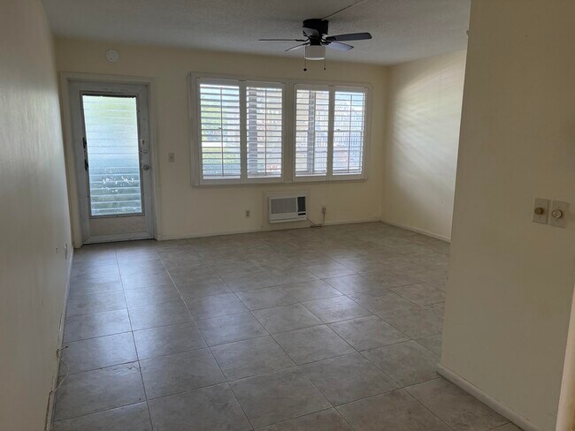 Photo - 220 Berkshire K Unit 220