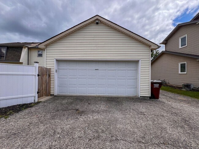 Photo - 325 Wrexham Ln Unit 101