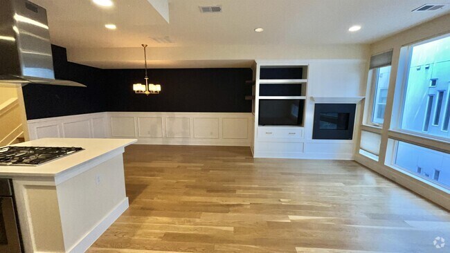 Building Photo - 3032 Zuni St Rental