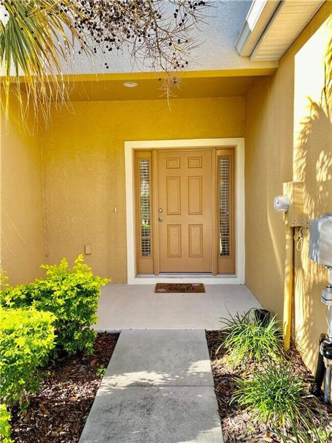 There’s No Place Like This 2Story 3 BR, 2... Townhome Townhome