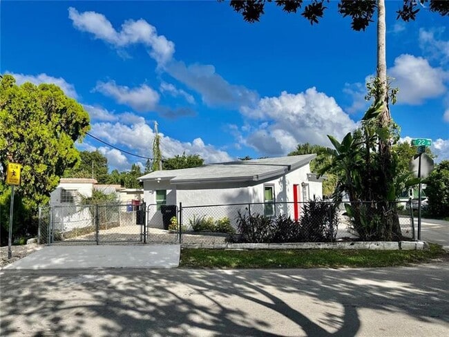 Photo - 2201 NE 135th Ln