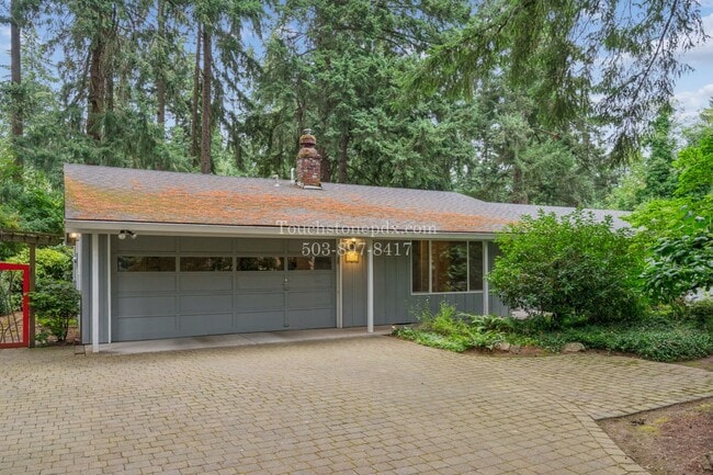 Photo - Spacious Lake Oswego 3 Bed Home with AC, Yard, and 2 Car Garage