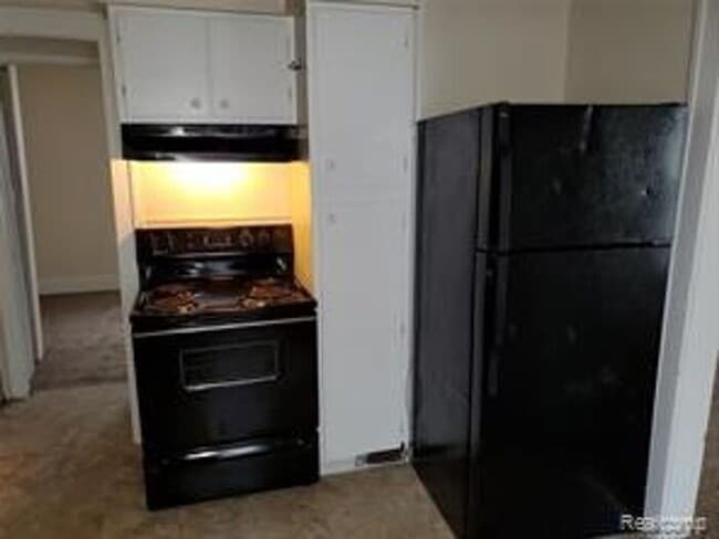 Photo - Cut 3 bedroom bungalow W/ appliances inclu...