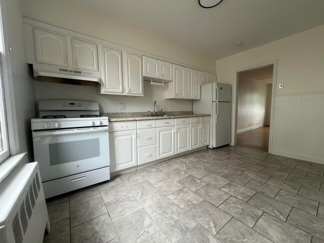 Photo - 119-121 Hobart Ave Unit 2