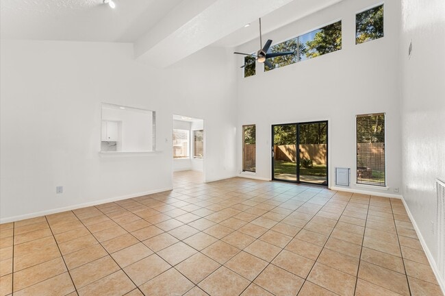 Photo - 33 Crystal Lake Ln