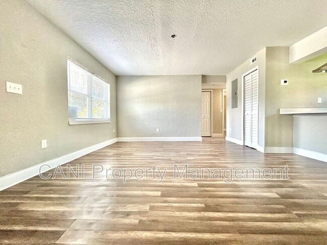 Photo - 418 Charles St