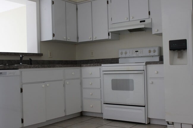 Photo - 3 Bedroom 2 Bath Home