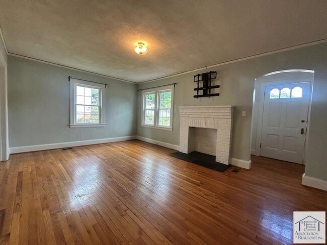 Photo - 1118 Oakgrove Ave