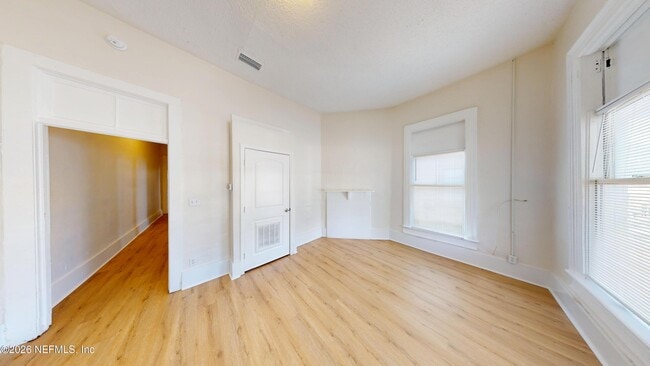 Photo - 2324 Moncrief Rd