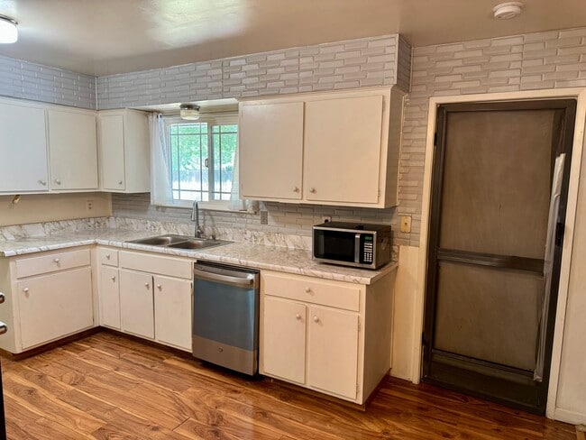 Photo - 3 Bedroom / 2 Bath House in East North Merced