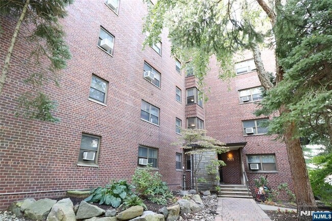 Photo - 3071 Edwin Ave Unit 1B