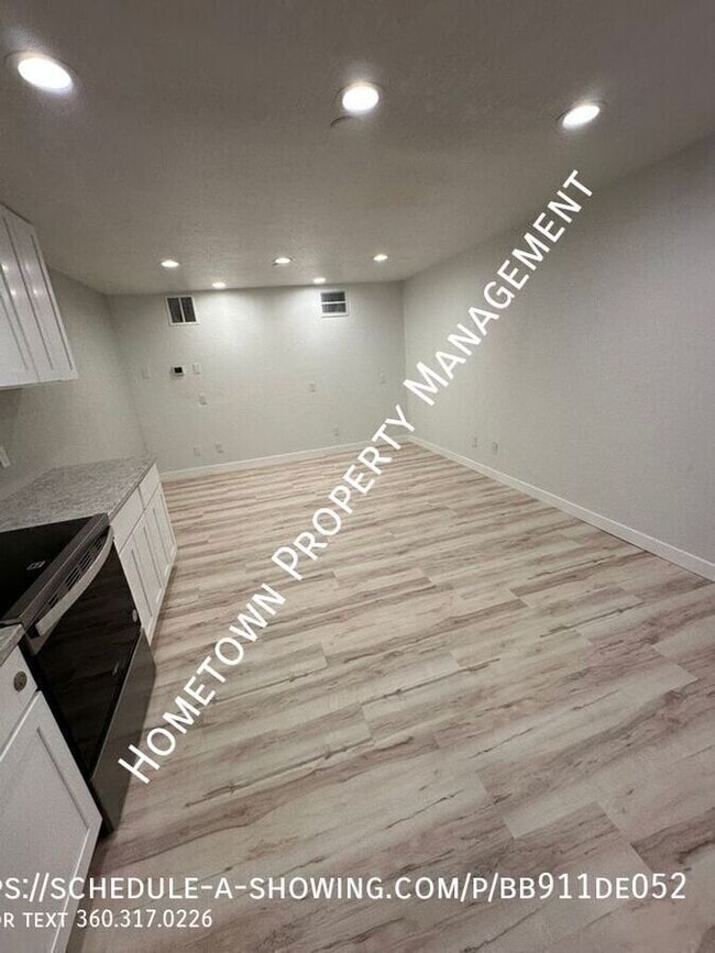 Photo - 123 Fir St NE