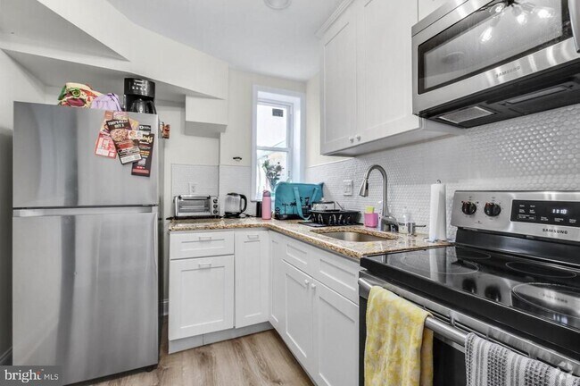 Building Photo - 537 N 33rd St Unit 2 Rental