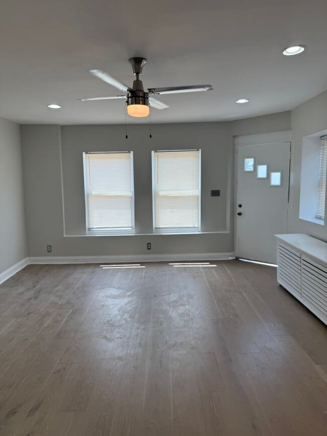 Photo - 2633 E Monmouth St Unidad Apt 1