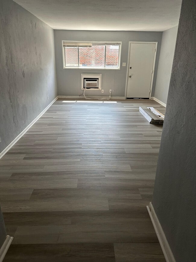 Photo - 1921 Oxford Cir Unidad 5