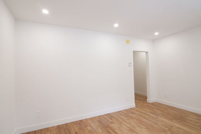 Photo - 2060 Rue du Fort Unit 6