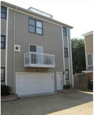 Building Photo - Your Ideal Coastal Retreat in Virginia Bea... Rental