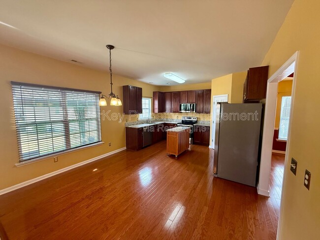 Photo - 105 Penncross Dr