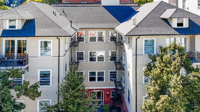 Charming, historic 1-bdrm/1-bath condo—Exc... - Charming, historic 1-bdrm/1-bath condo—Exc...