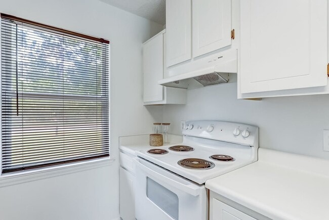 Photo - 175 E Lakemont Dr