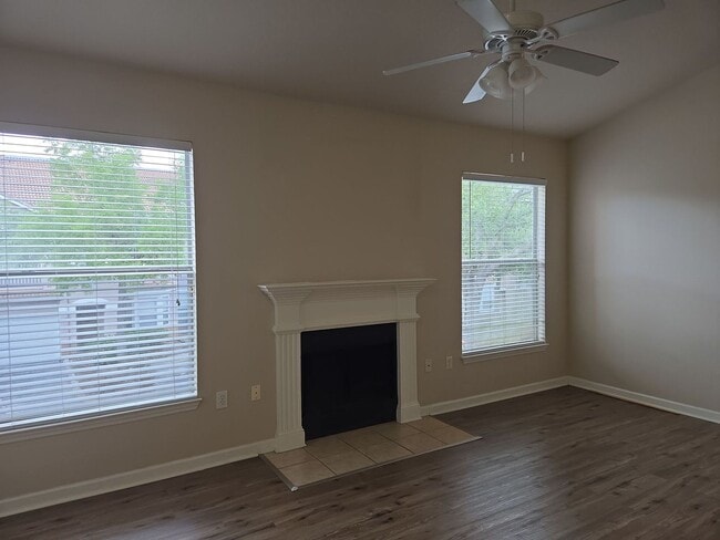 Photo - Welcome to this charming 2-bedroom, 2 bath condo in the heart of New Tampa