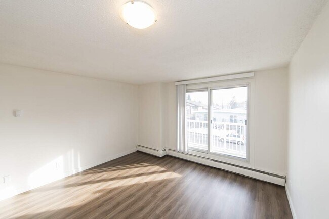 Photo - International Ave Apartments