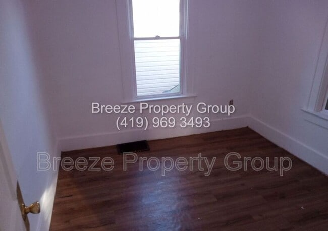 Photo - 2050 Berdan Ave