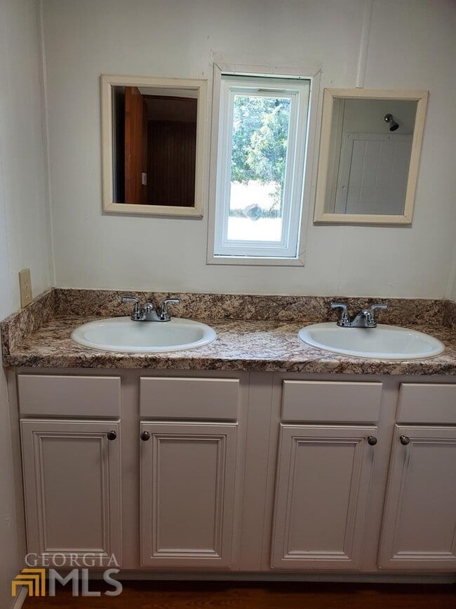 Photo - 641 Waterworks Rd