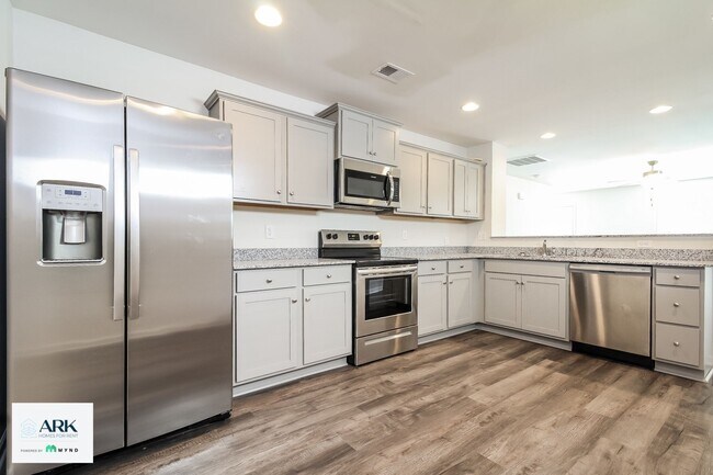 Photo - 309 Noble Ln