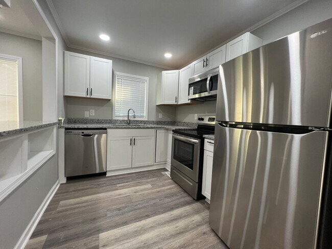 Photo - MOVE-IN READY! *HOLIDAY MOVE-IN SPECIAL $500 off the first full months rent if lease signed by 1/...