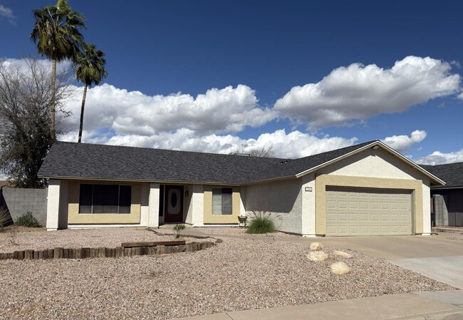 Building Photo - 2250 W Rockwell Dr