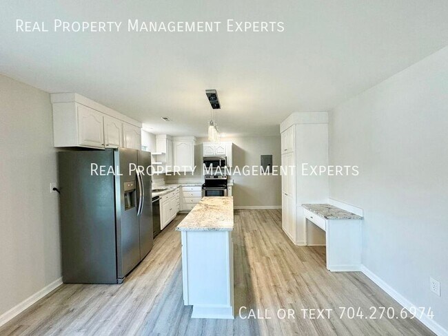 Photo - 1855 Lane St-