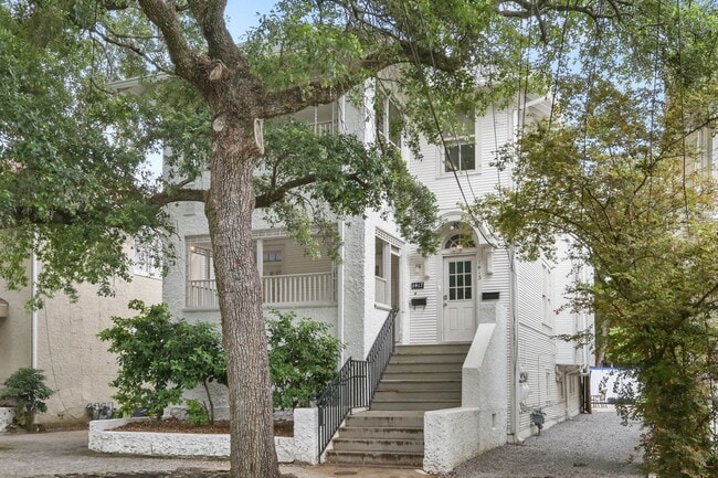 Building Photo - 1417-1417 Audubon St Unit 1415 Upper Rental