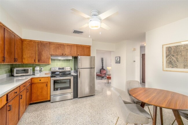 Photo - 723 Wilson Ave