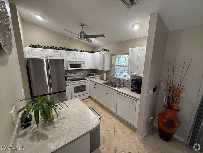 Building Photo - 3005 SW 8th Pl Rental