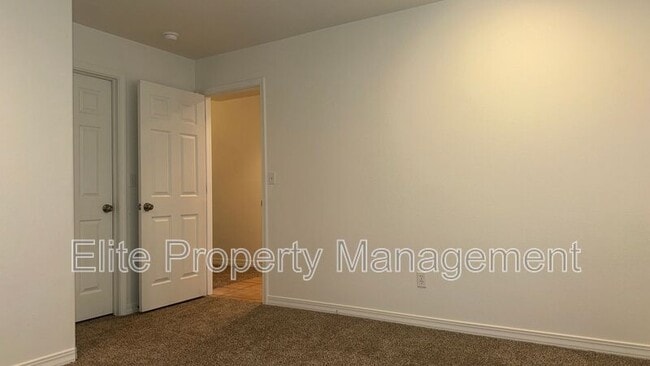 195 S Stardust Ct