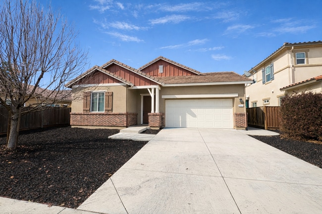 Building Photo - Charming! 3 Bedroom 2.5 Bath Single Family Home