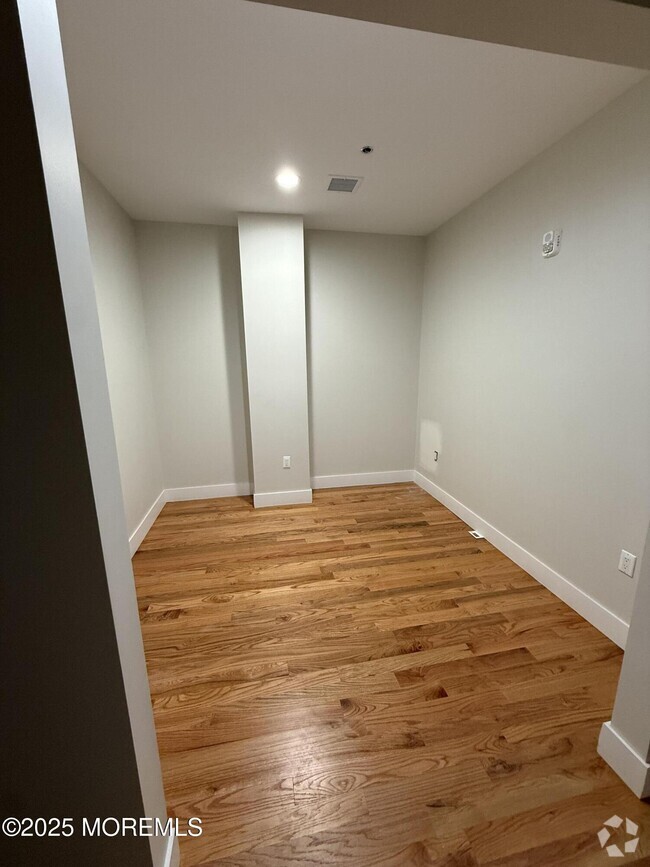 Building Photo - 7 Broad St Unit 2 Rental